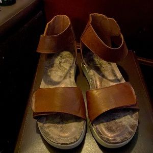 Pierre Dumas, brown cork cushion sandal.